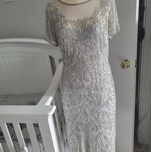 Adriana Papell fashion Dress.